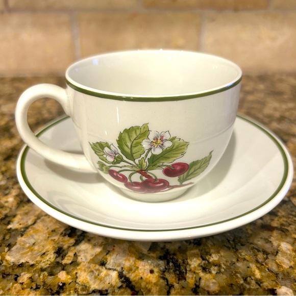 4 TIFFANY & CO. Staffordshire Gardens cups & saucers by Johnson Brothers - Picture 5 of 13